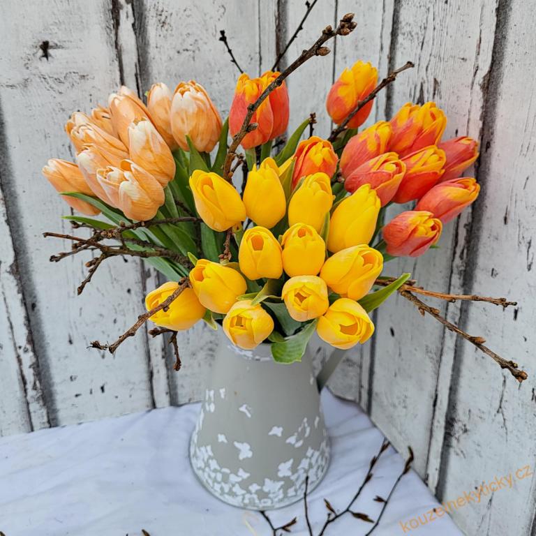 Tulipán plast, zel list - oranžovo-žlutý