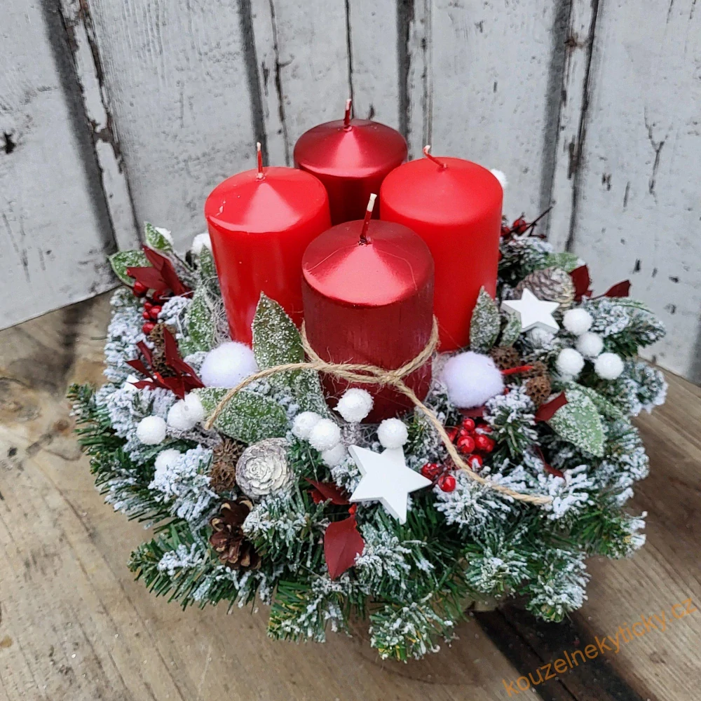 Adventní věnec / umělý / - Tmavo červený