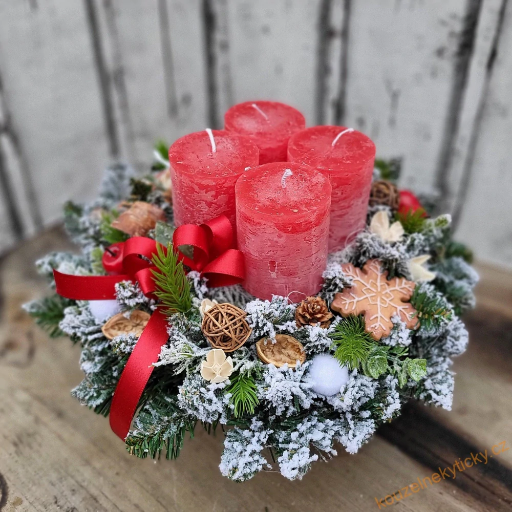 Adventní věnec / umělý / - Klasicky červená