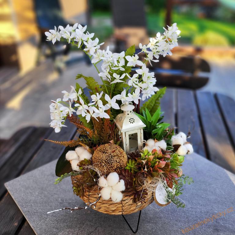 Velká dekorace s orchidejkami   -  přírodní s lucerničkou
