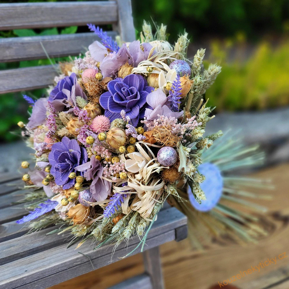Celoroční kytice - Dřevěné fialové květy 