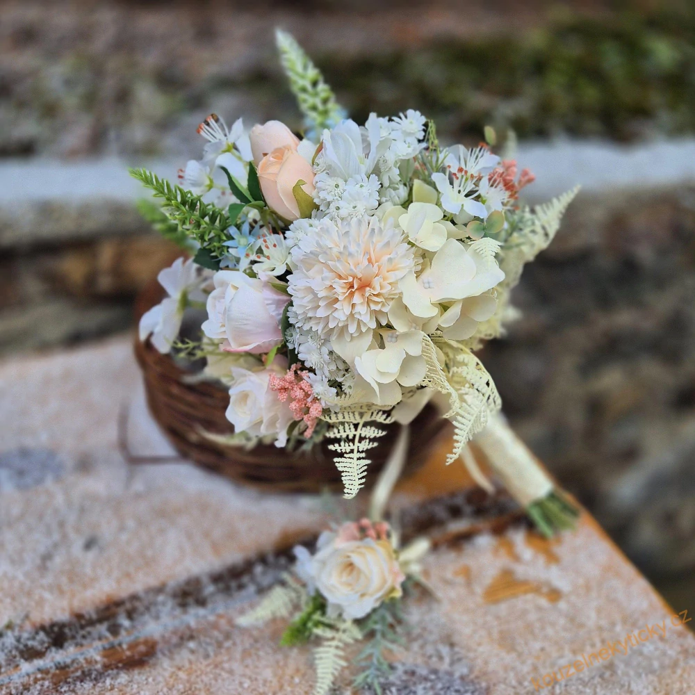 REZERVACE  - Svatební kytice do krémova 