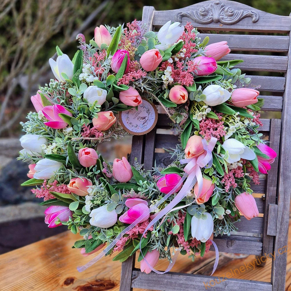 Jarní tulipánový věnec -  Růžovo-bílé tóny 