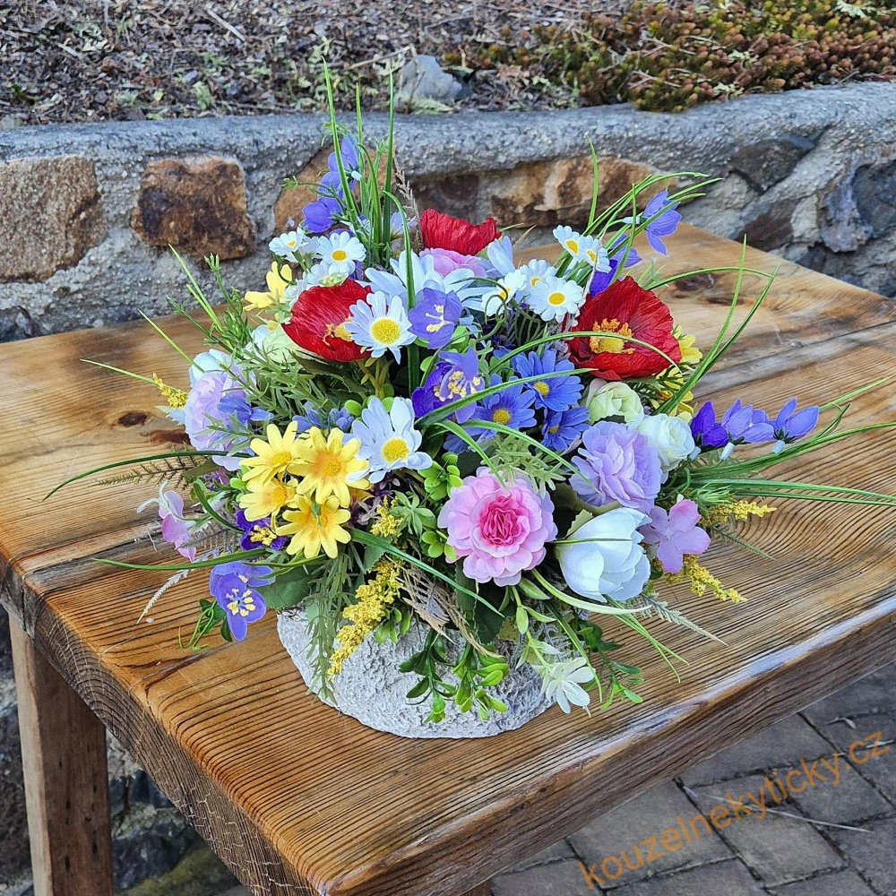 Dekorace v betonové misce  - Letní louka se zvonky 