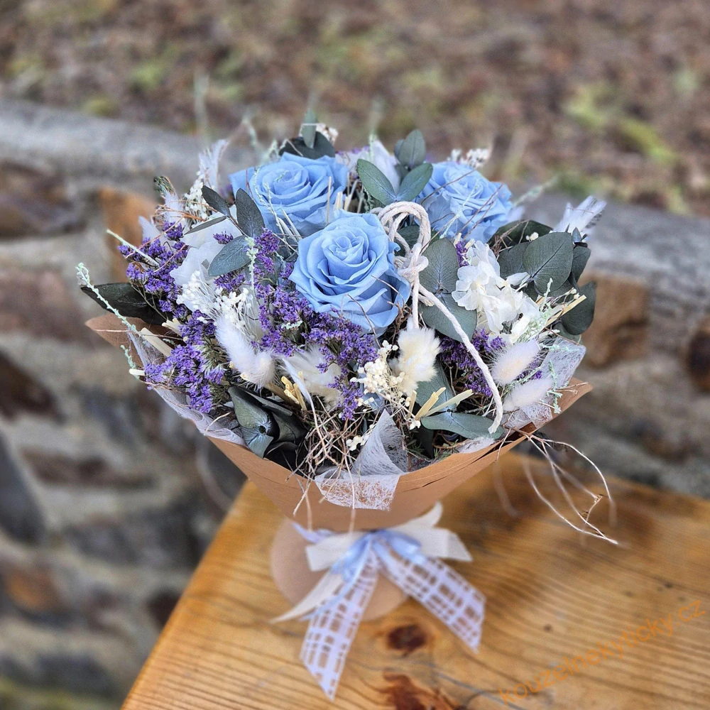 Sušinová kytice samostojící L - stabilizované blankytné   růže 