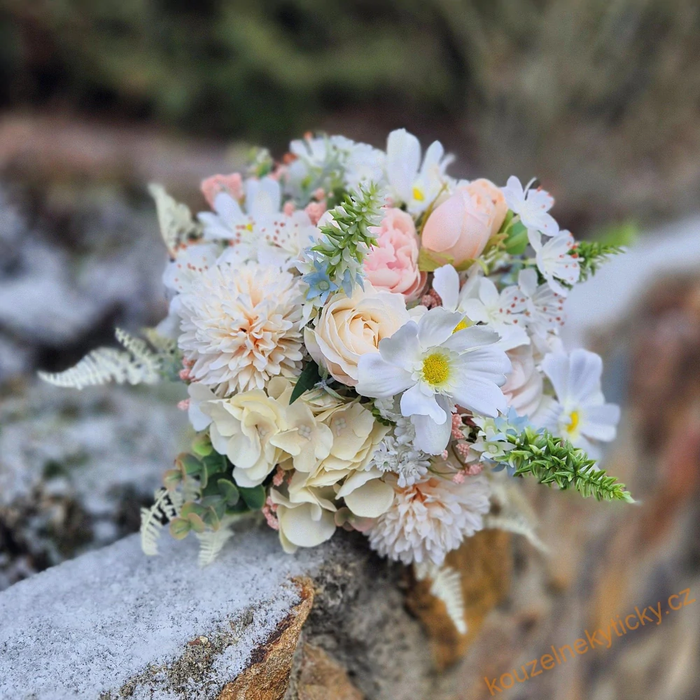 REZERVACE  - Svatební kytice do krémova 