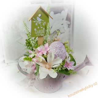 velikonoční dekorace - Plechová konývka s krajkovu kraslicí 