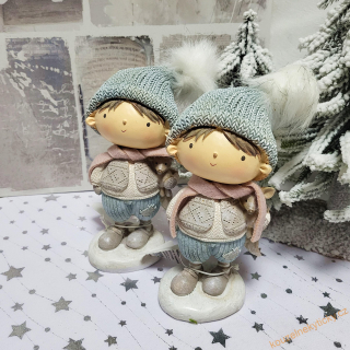 Figurka vánoční - Kluk s šálou a kulichem 