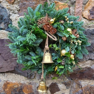 REZERVACE Živý  40cm Chvojový Nobilis  - Zvonce a zlaté prvky 