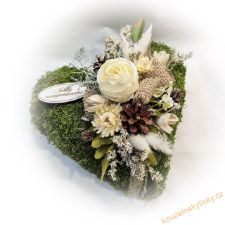 Smuteční mechové srdíčko velikost M -  krémové