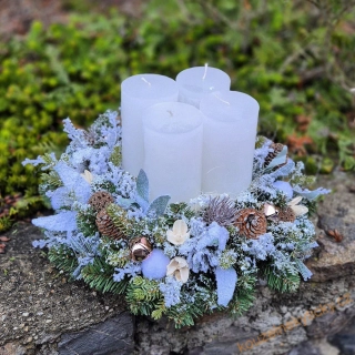 Adventní věnec / umělý / - bílý