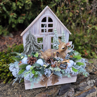 Vánoční dřevěný domeček velikost XL -  Srnčí rodinka s  LED osvětlením 