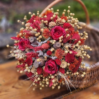 Sušinová kytice - červená se lnem 