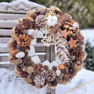 Zimní věnec juta/přírodniny -  Natur s dřevěným zvonkem 
