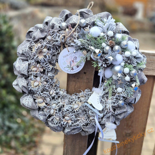 Zimní věnec juta/přírodniny -  Stříbrný - brusličky 