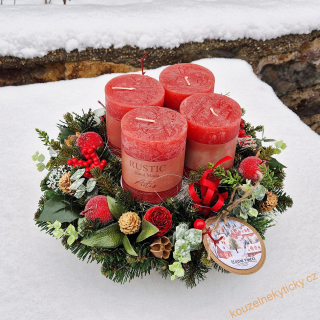 Adventní věnec / umělý / - Červený rustikální svíčky 
