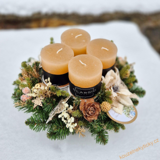 Adventní věnec / umělý / - medový - rustikální svíčky 