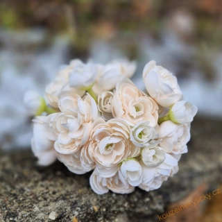 Pryskyřníky drobnější svazek - krémové