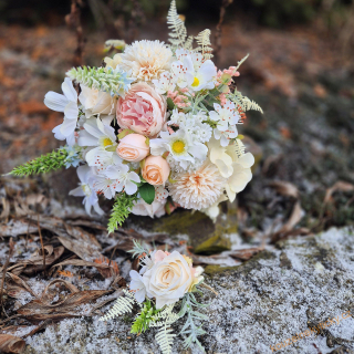 REZERVACE  - Korsáž ke svatební kytici do krémova 