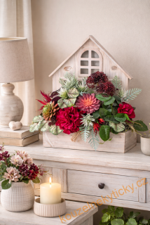 Interiérová dekorace - elegantní domek s pokojovými květinami